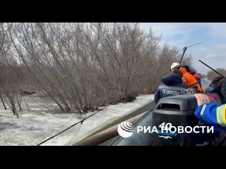 Пик паводка в Орске прошел, уровень воды в реке Урал постепенно начал спадать, можно ожидать, что скоро вода начнет убывать, соо