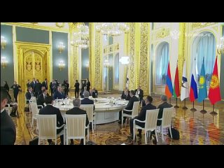 Владимир Путин выступил на заседании Высшего Евразийского экономического совета в узком составе