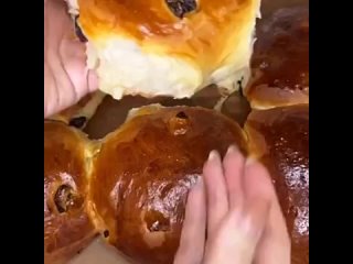 БУЛОЧКИ С ИЗЮМОМ