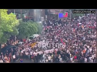 В Ереване проходит масштабная акция протеста против правительства.  Лидер протеста в Армении архиепи...