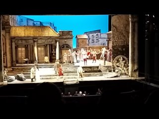 Опера  Дон Паскуале на сцене Королевского театра оперы и балета, Турин.