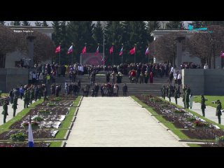 На Пискаревском кладбище почтили подвиг защитников Ленинграда. В преддверии празднования 79-й годовщины со дня окончания Великой