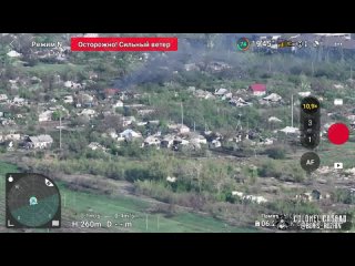 Oeste de Donetsk: han aparecido nuevas imágenes de vídeo que muestran el famoso tanque “granero“ avanzando sin resistencia a tra