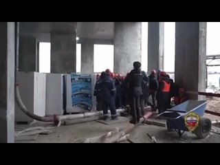 В результате облавы в Москве сотрудники полиции обнаружили более 6000 нарушений миграционного законодательства.   Почти... (видео)