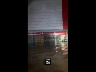 ⚡️Кадры сильнейшего наводнения в бразильской провинции Риу-Гранди-ду-Сулл, — местные СМИ.
