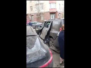 В Москве на Коровинском шоссе взорвался автомобиль, пострадал владелец машины