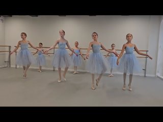 Видео от Русская Национальная Балетная Школа Илзе Лиепа