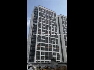 Россиянин спас пожилую соседку с балкона 11-го этажа, где её запер внук
