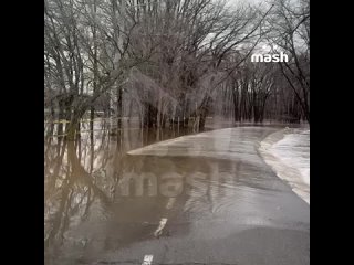 Паводок добрался до Оренбурга. Вода в южной части города, до центра ей несколько километров, затоплена набережная, воет сирена