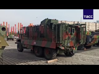 На Поклонния хълм в Москва е открита изложба „Трофеите на руската армия“, която показва чужда техника, унищожена от Въоръжените