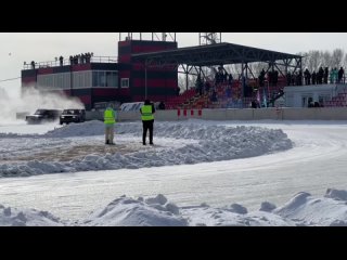 Сургутяне приняли участие в самом крупном любительском чемпионате России по зимнему дрифту на льду