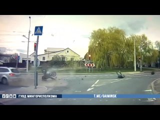 В Минске мотоциклист сделал сальто после столкновения с авто.