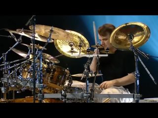 Гэвин Харрисон (Gavin Harrison) исполняет трек Sound Of Muzak группы Porcupine Tree на фестивале Modern Drummer 2008