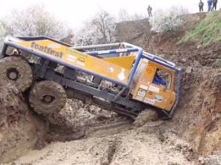 Человек попал в трудное положение - но он нашёл выход.