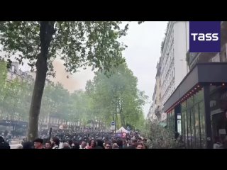 Affrontements avec la police lors d'une manifestation du 1er mai  Paris