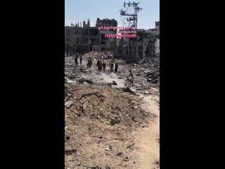 Жители сектора Газа возвращаются в разрушенный город Хан-Юнис после вывода из него войск ЦАХАЛ. - 1