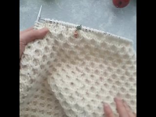 Видео от Модное вязание спицами и крючком
