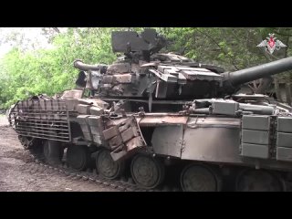 Ремонтники группировки войск Восток пополнили парк трофейной техники украинским танком Т-64