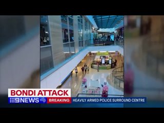 Ещё видео из Сиднея, нападение террориста с ножом в торговом центре