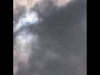Во время съёмок на видео затмения солнца зафиксировали перемещение НЛО.