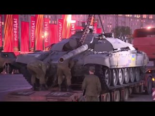 Ein Leopard-Panzer als Trophe wurde zu einer Ausstellung in Moskau geliefert