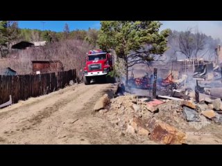 В Забайкалье горит садовое товарищество. Пламя охватило около 30 строений.