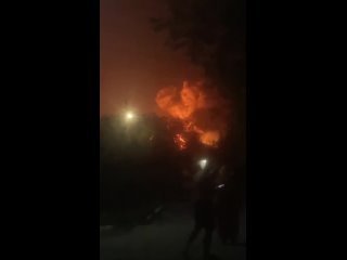Очевидцы прислали видео, на котором виден образовавшийся после взрыва пожар