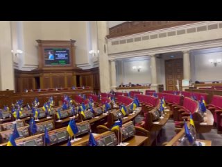 At one o’clock in the morning, thirty deputies were sitting in Rala and canceling the amendments to the law on graves left after