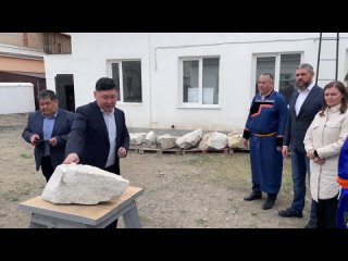 Глава региона посетил в Агинском мастерскую Жигжита Баясхаланова