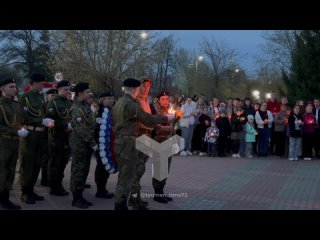 В селе Абатском в преддверии Дня Победы и в память о погибших солдатах зажгли Вечный огонь