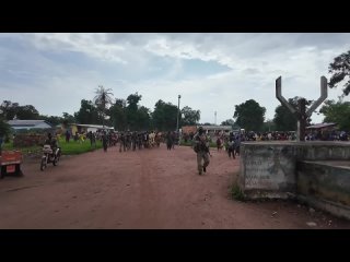 Бойцы ЧВК Вагнер в городе Куанго на переговорах между вооруженным ополчением Антибалака и местными властями.