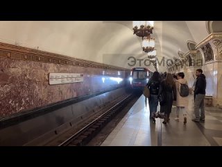 В честь Дня космонавтики на Кольцевой линии метро на нескольких составах появилась легендарная надпись “Поехали!“
