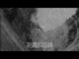 Dron kamikaze ruso Lancet destruy una instalacin de artillera autopropulsada de las formaciones ucranianas en un puesto de ti
