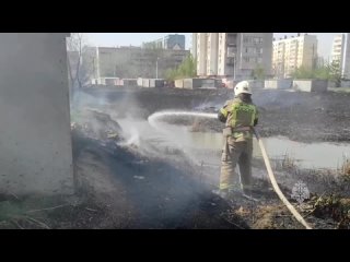 Сотрудники МЧС России ликвидировали открытое горение в микрорайоне Казачий