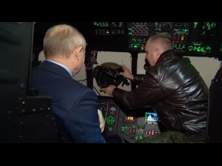 Путин посидел в кабине вертолета и вспомнил, как управлял им