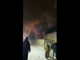 При пожаре в пансионате для престарелых в Белоострове пострадали трое человека, находившихся на последнем этаже здания. Всех дос