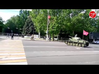 В 79-ю годовщину Победы советского народа в Великой Отечественной войне мелитопольский танк Т-70 прошел своим ходом по центральн
