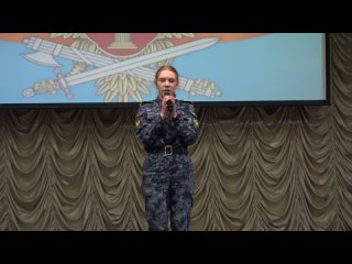 Анастасия Айсина Согнали люд к окраине села