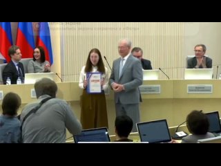 Полина Мокрушина, 11-классница гимназии 6 Глазова, стала победителем Всероссийской олимпиады школьников по вопросам избирательно