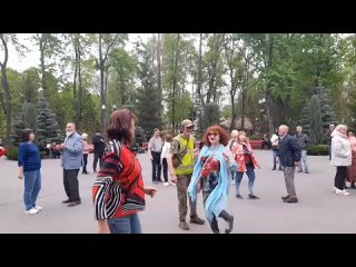 Цветёт акация танцы в парке Горького