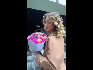 Видео от Доставка цветов в Сургуте и Свадебные букеты