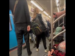«У него бомба!» В метро задержали мужчину с непонятным устройством