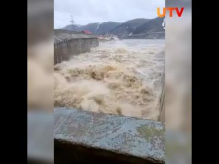 Сброс воды на Юмагузинском водохранилище в Башкирии💦

utv.