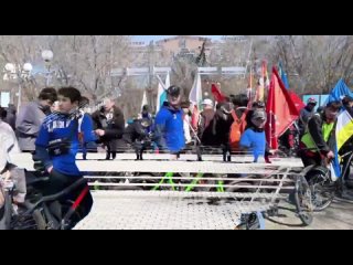 В Улан-Удэ сотрудники МЧС России со своими семьями присоединились к велопробегу Звезда Победы