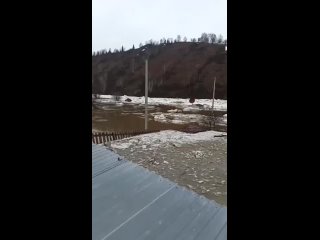 В Кемеровской области река Мрасса начала затапливать поселок Усть-Кабырза