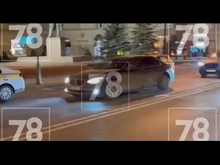 В Петербурге водитель Audi решил сыграть в боулинг с самокатчиком
