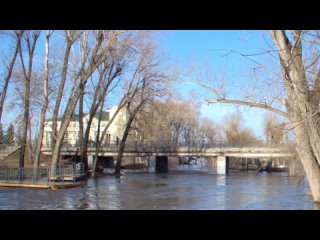 На Мелеузке утром вода дошла до нижней ступеньки .На Белой тоже подъем воды выше