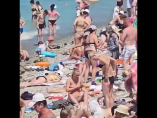 ☀ Российские курорты переживают невиданный наплыв туристов.  В интернете  появилось  видео  с  пляжей   Кабардинки, где... (видео)
