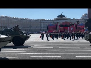 Александр Малькевич показал нам, как прошел военный парад в Санкт-Петербурге. С большим успехом!