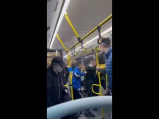 Всего лишь сделал замечание»: в Волгограде разыскивают банду подростков за избиение пассажира автобуса №25